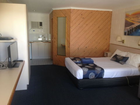 Cunningham Shore Motel - Tourism Canberra 1