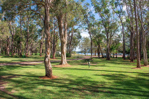 Diamond Waters Caravan Park - Tourism Canberra 1