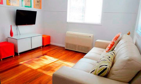 Ella May Holiday Flats - Tourism Canberra 0