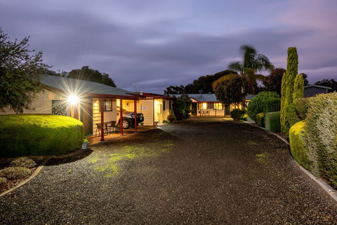Ficifolia Lodge Kangaroo Island - Tourism Canberra 0