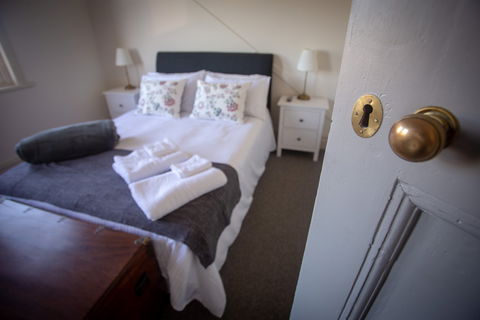 Helensburgh Hotel - Tourism Canberra 0