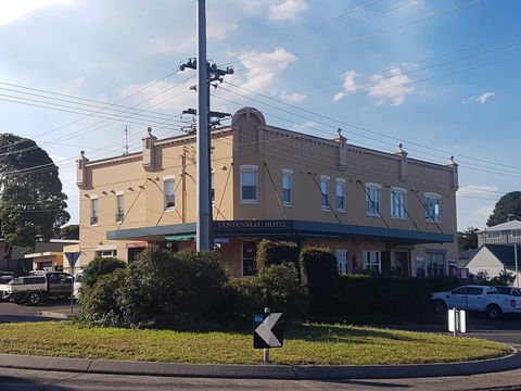 Helensburgh Hotel - Tourism Canberra 1