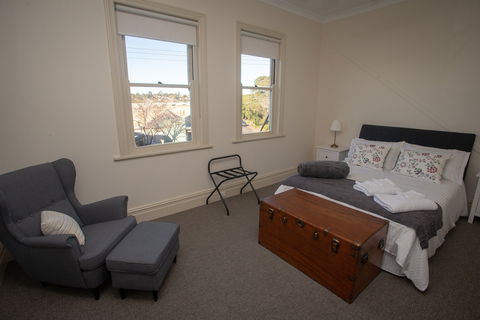 Helensburgh Hotel - Tourism Canberra 2
