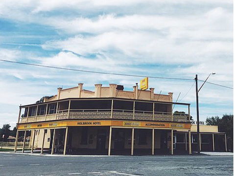 Holbrook Hotel - Tourism Canberra 0