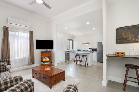 IADA On Iodide - Tourism Canberra 2