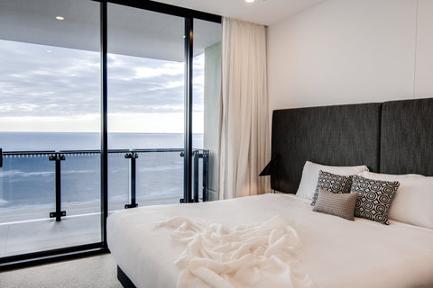 Iconic Kirra Beach Resort - Tourism Canberra 0