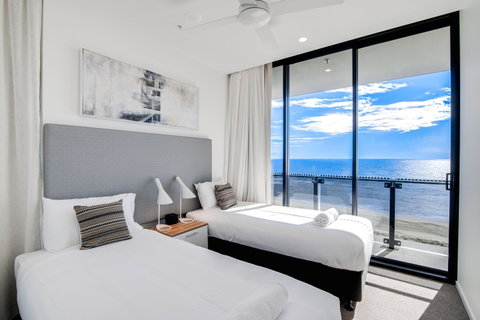 Iconic Kirra Beach Resort - Tourism Canberra 1