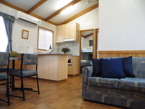 Lake Hamilton Motor Village And Caravan Park - Tourism Canberra 1
