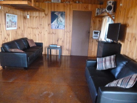 Melaleuca - Eco And Pet Friendly,  Harbor Point Cabins - Tourism Canberra 2