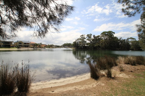 Ray Of Sunshine-Waterfront Reserve - Tourism Canberra 1