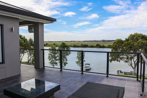 River Devine  White Sands Murray Bridge - Tourism Canberra 0