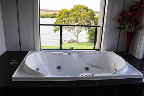 River Devine  White Sands Murray Bridge - Tourism Canberra 1