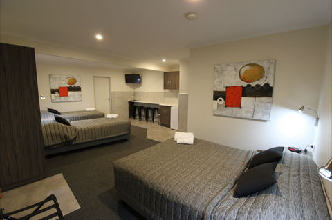 Ryley Motor Inn - Tourism Canberra 0