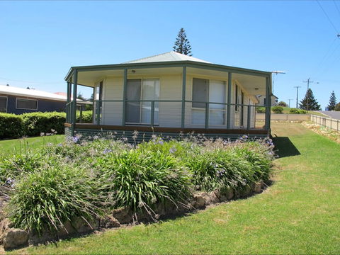 Sims Holiday Home - Tourism Canberra 0