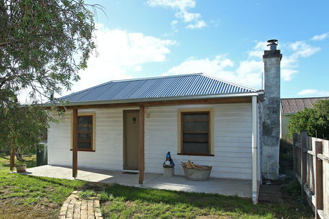 Stable Cottage - Tourism Canberra 0