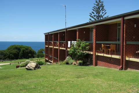 Tathra Hotel - Motel - Tourism Canberra 0