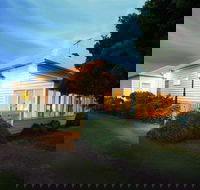 The Lonsdale Palms - Tourism Canberra