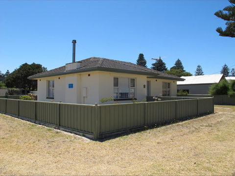 Walters Holiday Home - Tourism Canberra 0
