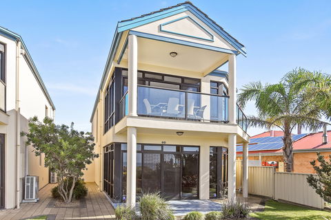 63 Franklin Parade - Tourism Canberra 1