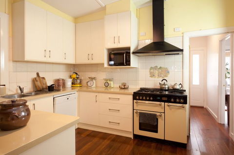 Great Southern Outback Tours & Accommodation - Tourism Canberra 4