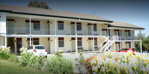 Colonial Lodge Motor Inn - Tourism Canberra 0