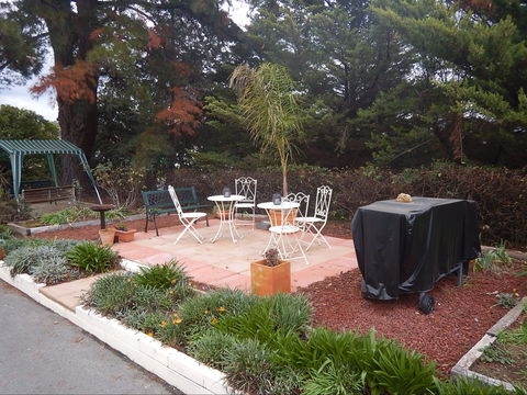 Colonial Lodge Motor Inn - Tourism Canberra 2
