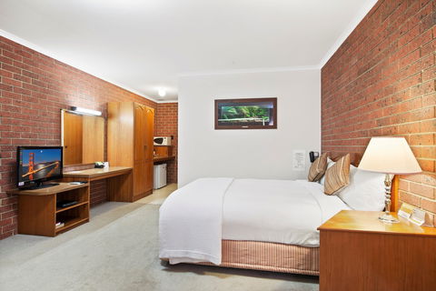 Country Plaza Halls Gap - Tourism Canberra 2