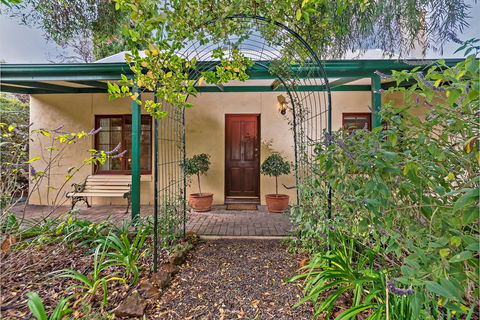 Country Pleasures Bed And Breakfast - Tourism Canberra 1