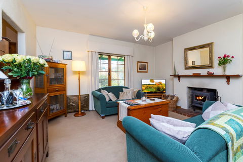 Country Pleasures Bed And Breakfast - Tourism Canberra 2