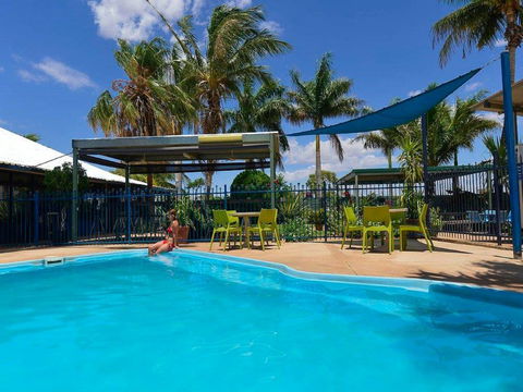 Devils Marbles Hotel - Tourism Canberra 0