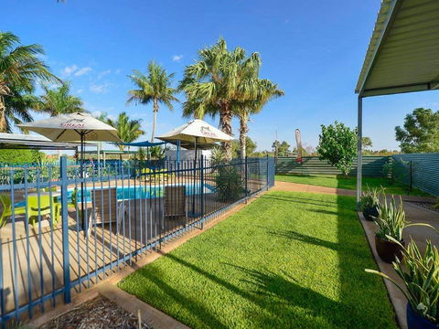 Devils Marbles Hotel - Tourism Canberra 1