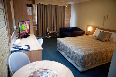 Forest Lodge Motor Inn And Restaurant - Tourism Canberra 2