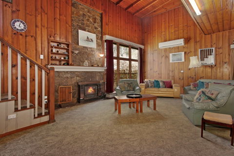 Le Chateau - Tourism Canberra 1