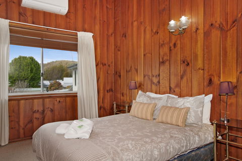 Le Chateau - Tourism Canberra 2