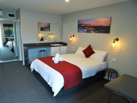 Merewether Motel - Tourism Canberra 1