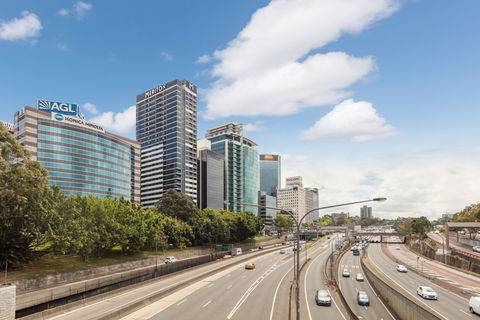 Meriton Suites North Sydney - Tourism Canberra 0