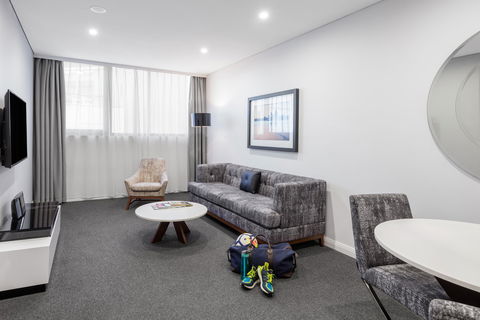 Meriton Suites North Sydney - Tourism Canberra 2