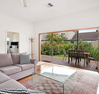 Newcastle Executive Homes - Cooks Hill Cottage - Tourism Canberra