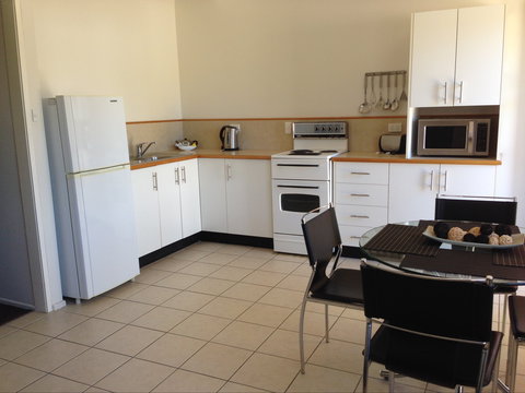 Palm View Holiday Apartments - Tourism Canberra 2
