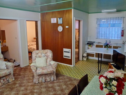 Parkers Holiday Cottages - Tourism Canberra 1