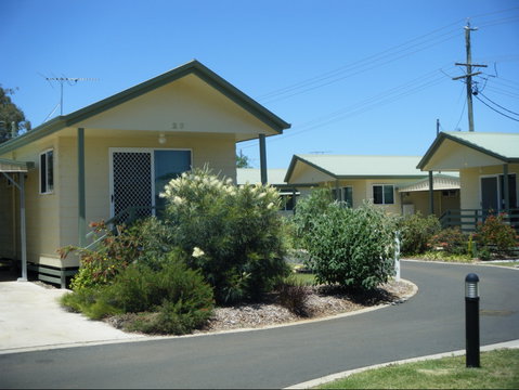 Peppertree Cabins Kingaroy - Tourism Canberra 1