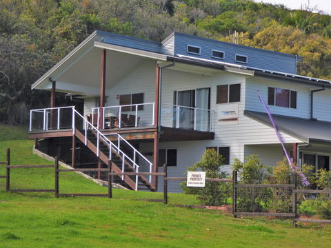 Point Plomer Holiday Cottages - Tourism Canberra 0
