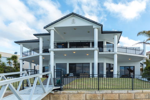 Port Lincoln Marina Luxury Escape - Tourism Canberra 1