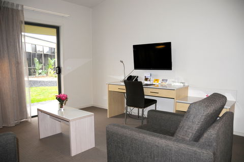 Quality Suites Seasons 5 Resort - Tourism Canberra 1