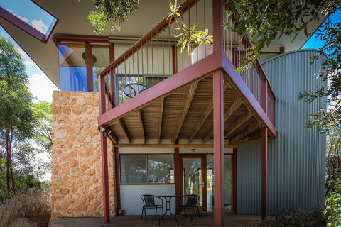 Sellicks Chills - Vineyard Retreats - Tourism Canberra 0