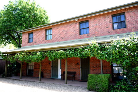 Wagga Riverside Apartments - Tourism Canberra 0