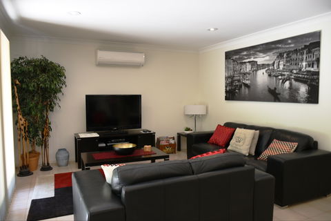 Wagga Riverside Apartments - Tourism Canberra 2