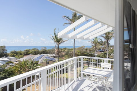 White Beach Cottage - The Perfect Beach Getaway - Tourism Canberra 1