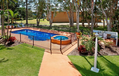 Yamba Aston Motel - Tourism Canberra 2