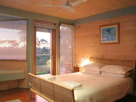 Bombah Point Eco Cottages - Tourism Canberra 1
